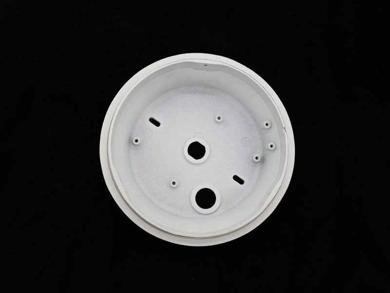 Hvilke beskyttelseskrav skal trykstøbning af belysningsarmaturer til udendørs brug opfylde?